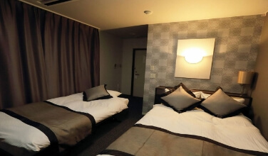 MINI TWIN ROOM