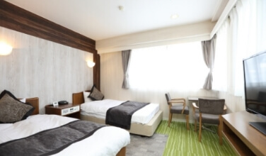 TWIN ROOM