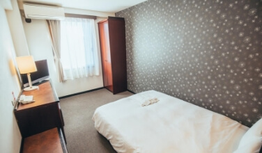 DOUBLE ROOM