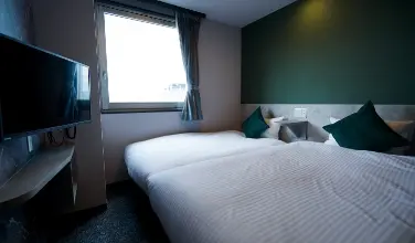TWIN ROOM