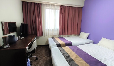 TWIN ROOM