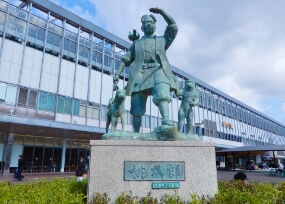 Momotaro Statue