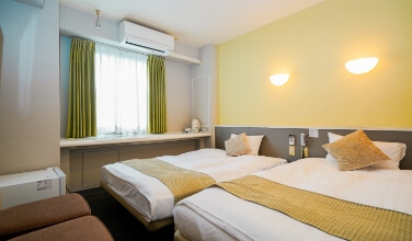 TWIN ROOM