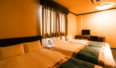 TRPLE ROOM
