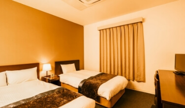 TWIN ROOM