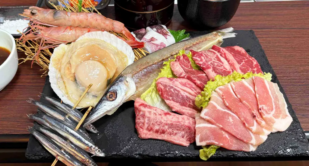 焼肉と海鮮焼きのハーフ&ハーフセット