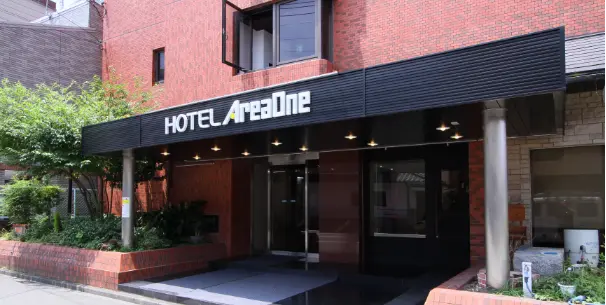 赤レンガが目印のビジネスホテル外観