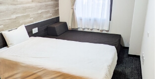 広々としたソファ付き